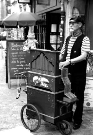 Robert et un de ses nombreux instruments